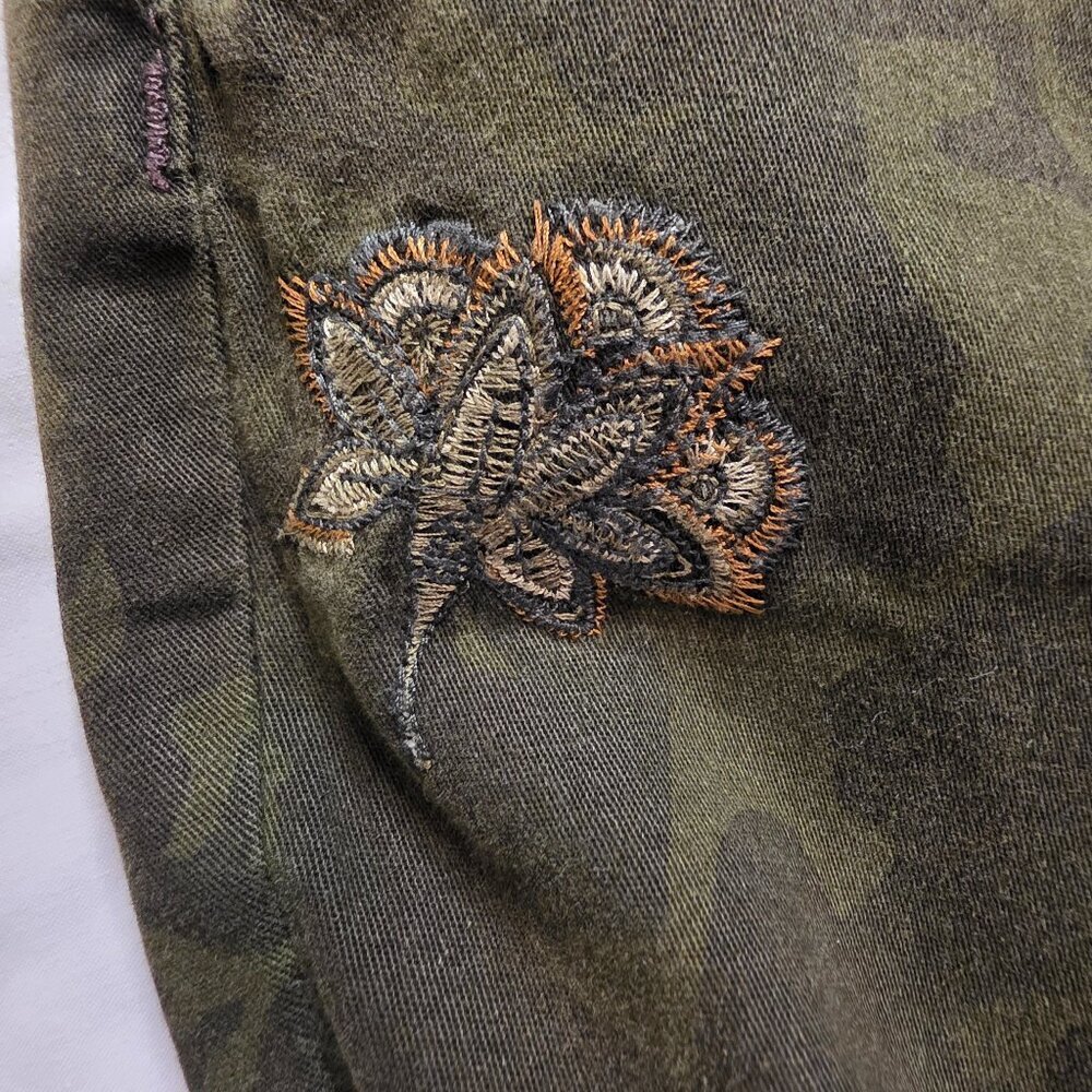 Vintage America Women's Bestie Camo Jeans, Size 10R/30 - Picture 7 of 10